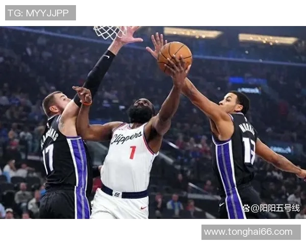 快船季后赛前景堪忧：哈登小卡联手高分仍难救主，连败阴影笼罩球队